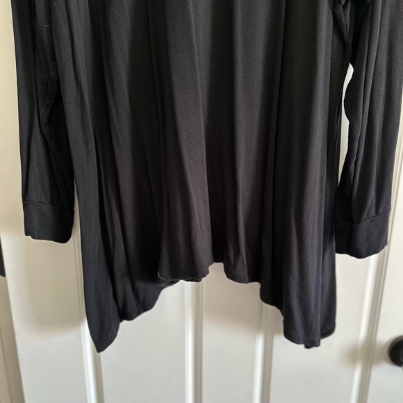 Women’s plus size 26W/28W Avenue Relaxed Tunic Top with Long Sleeves. - Picture 3 of 9